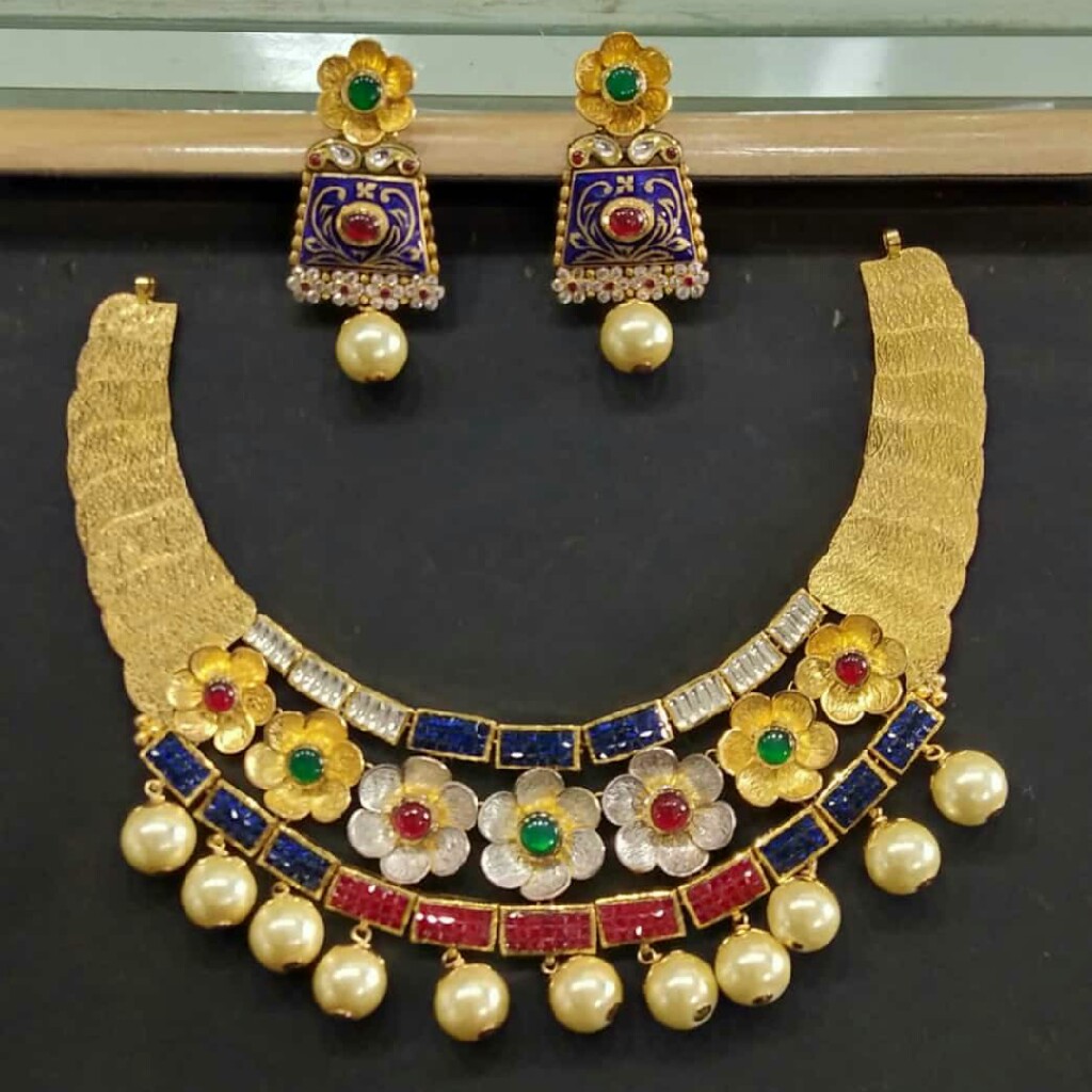 22 kt antique set