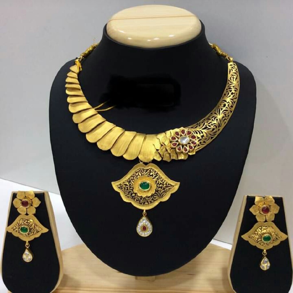 22Kt antique set