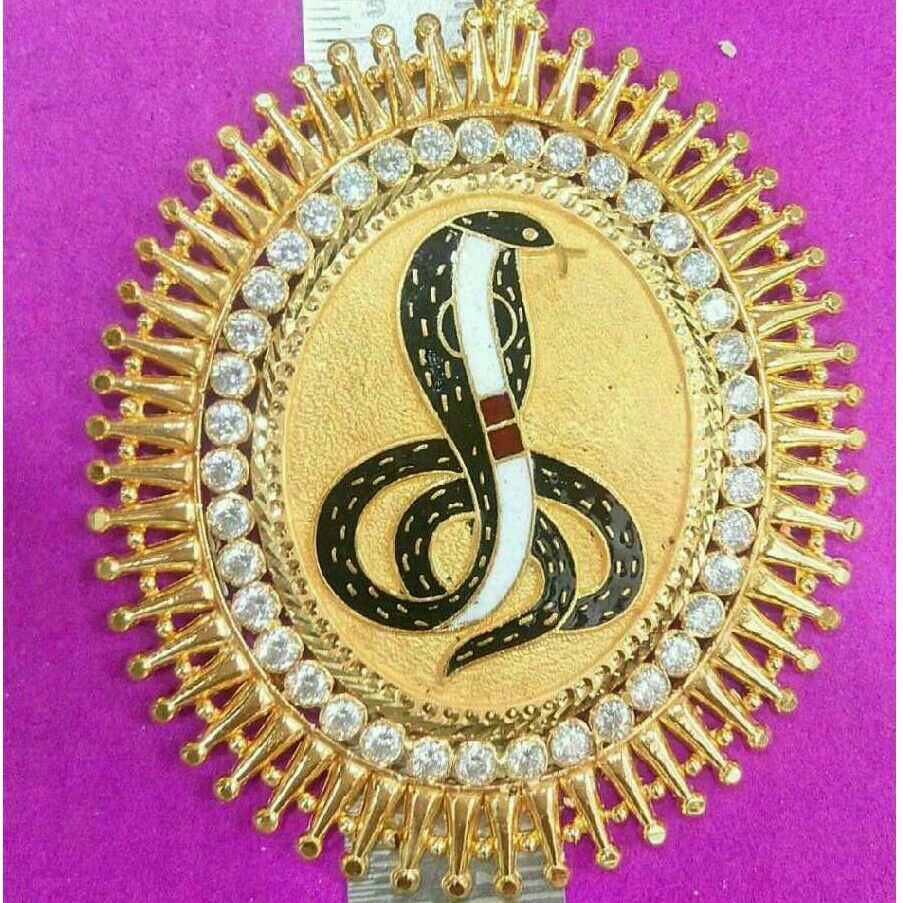 916 Attractive Gold Gents Pendant