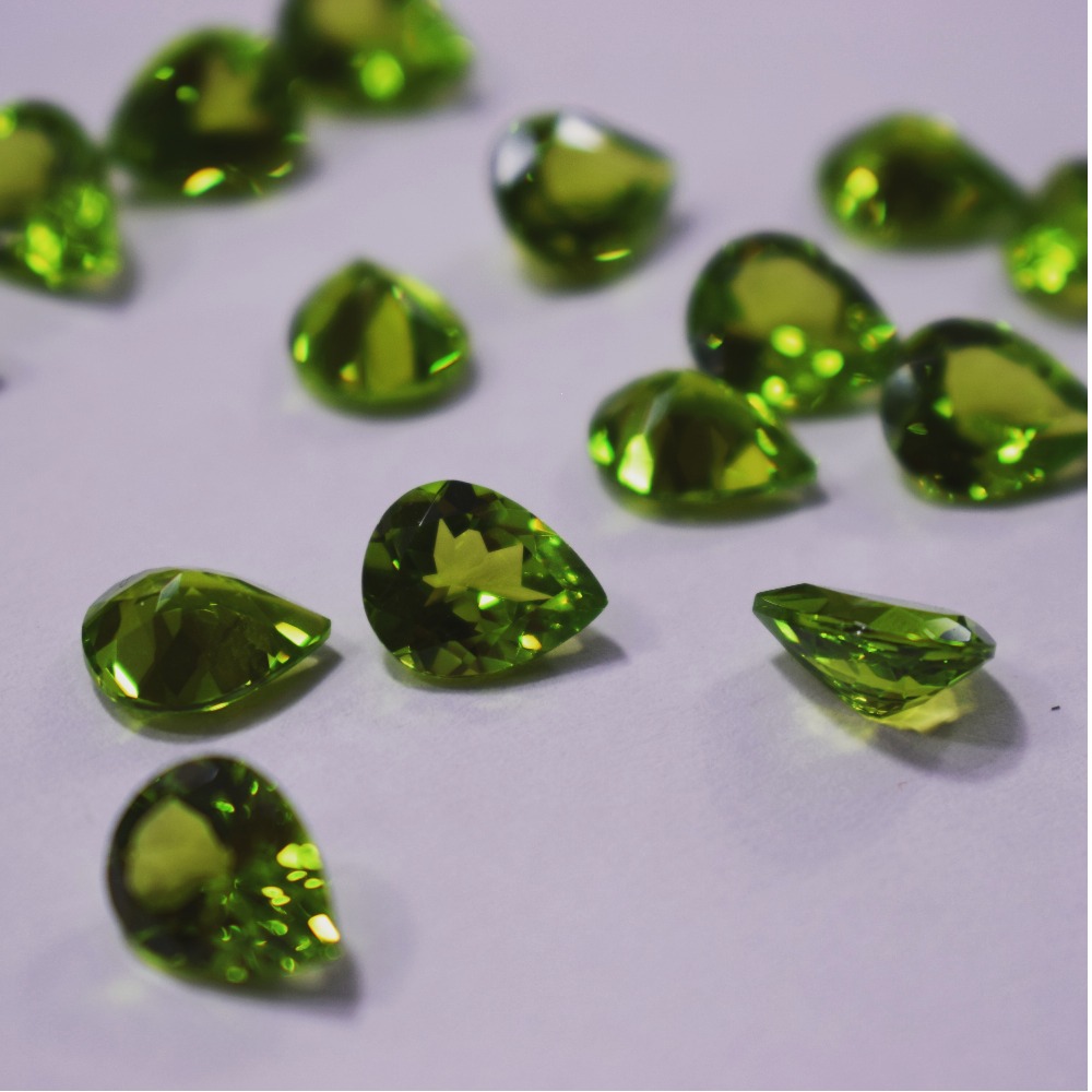 2.25ct pear green peridot