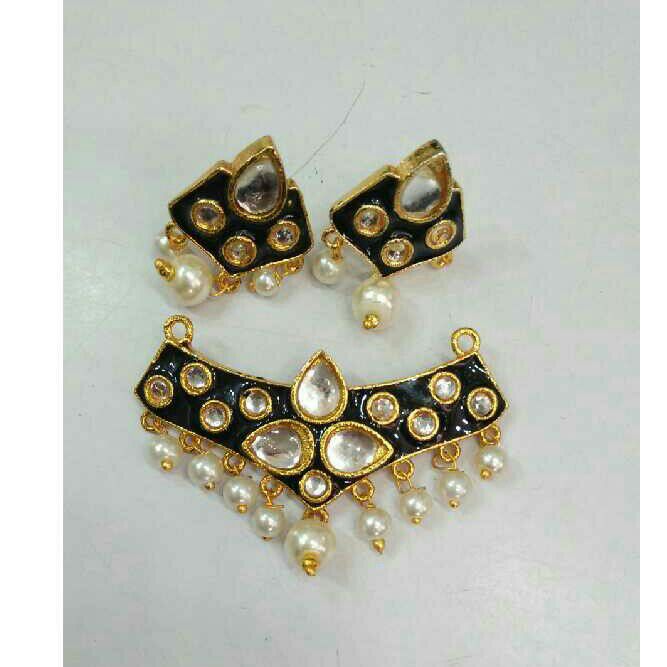 Antique Kundan Pendant Set For Ladies