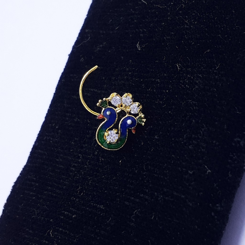Gold fancy peacock nosepin