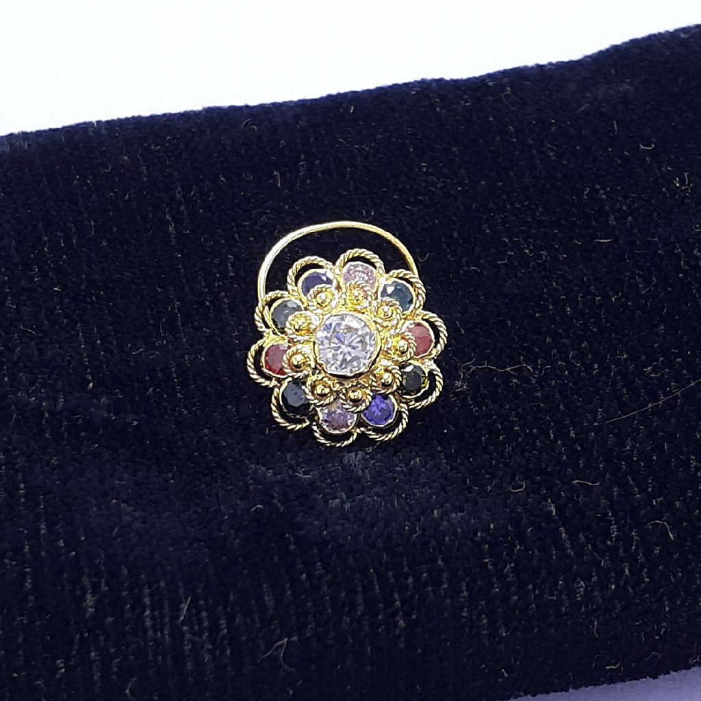 Gold nosepin