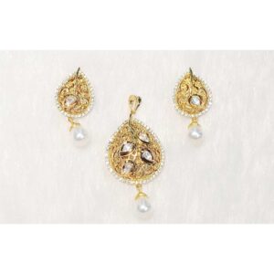 Elegant Attractive Pendant set