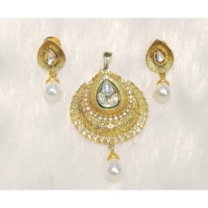 Exclusive Kundan Pendant set