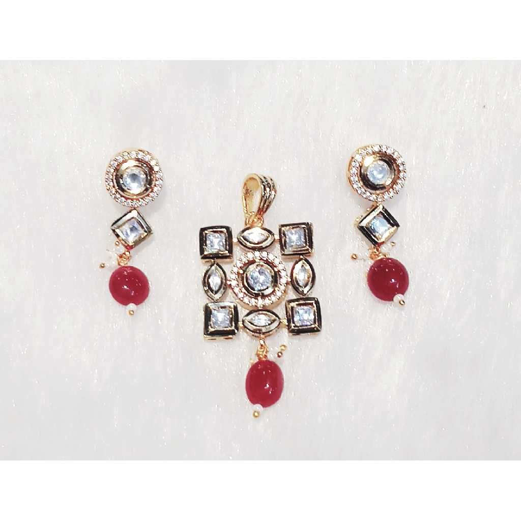 Exclusive Kundan Pendant Set