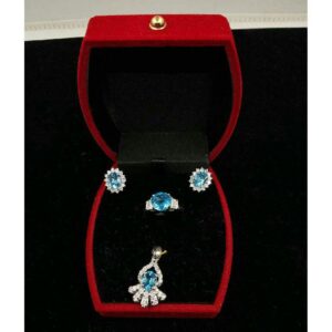 Stylish Gold Diamond Ladies Pendant Set