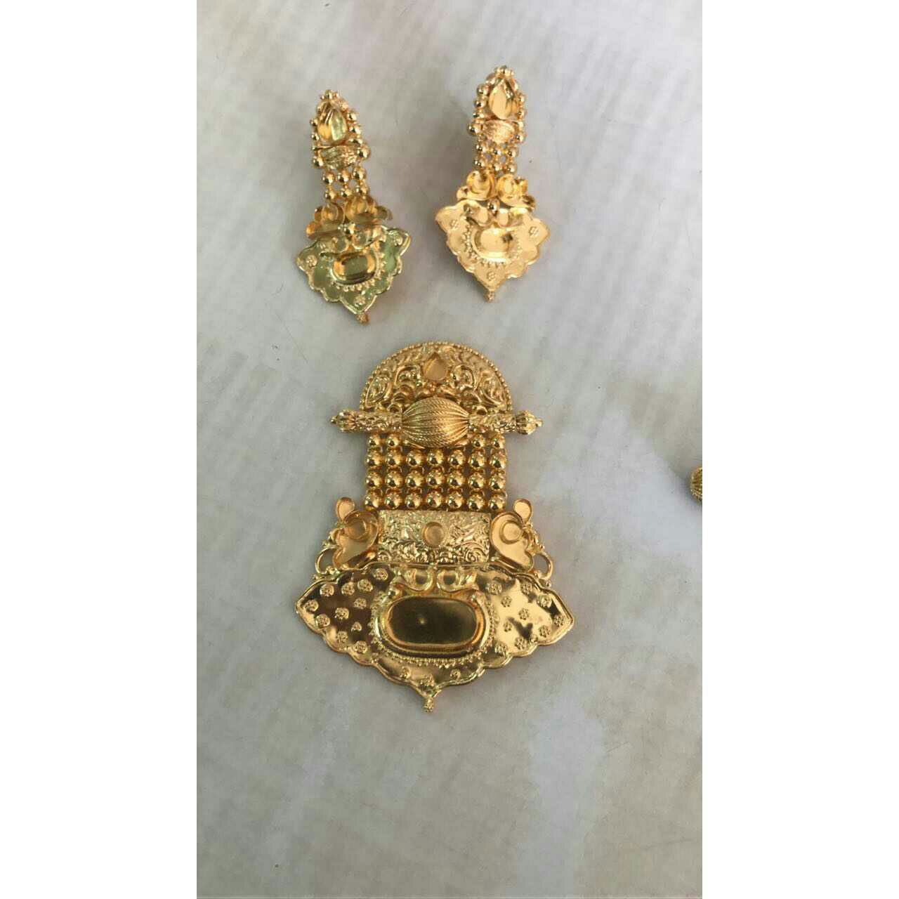 22K / 916 Gold Ladies Attractive Pendant Set