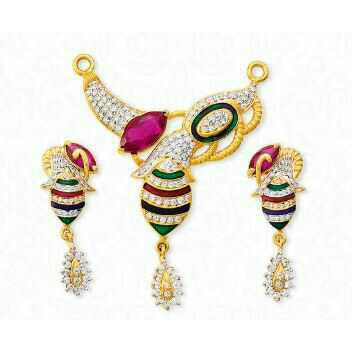 22K / 916 Gold Ladies Modern Pendant Set