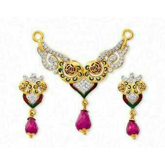 22K / 916 Gold Ladies Flower Diamond Pendant Set