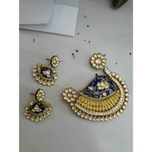 Gold Designer Pendant Set