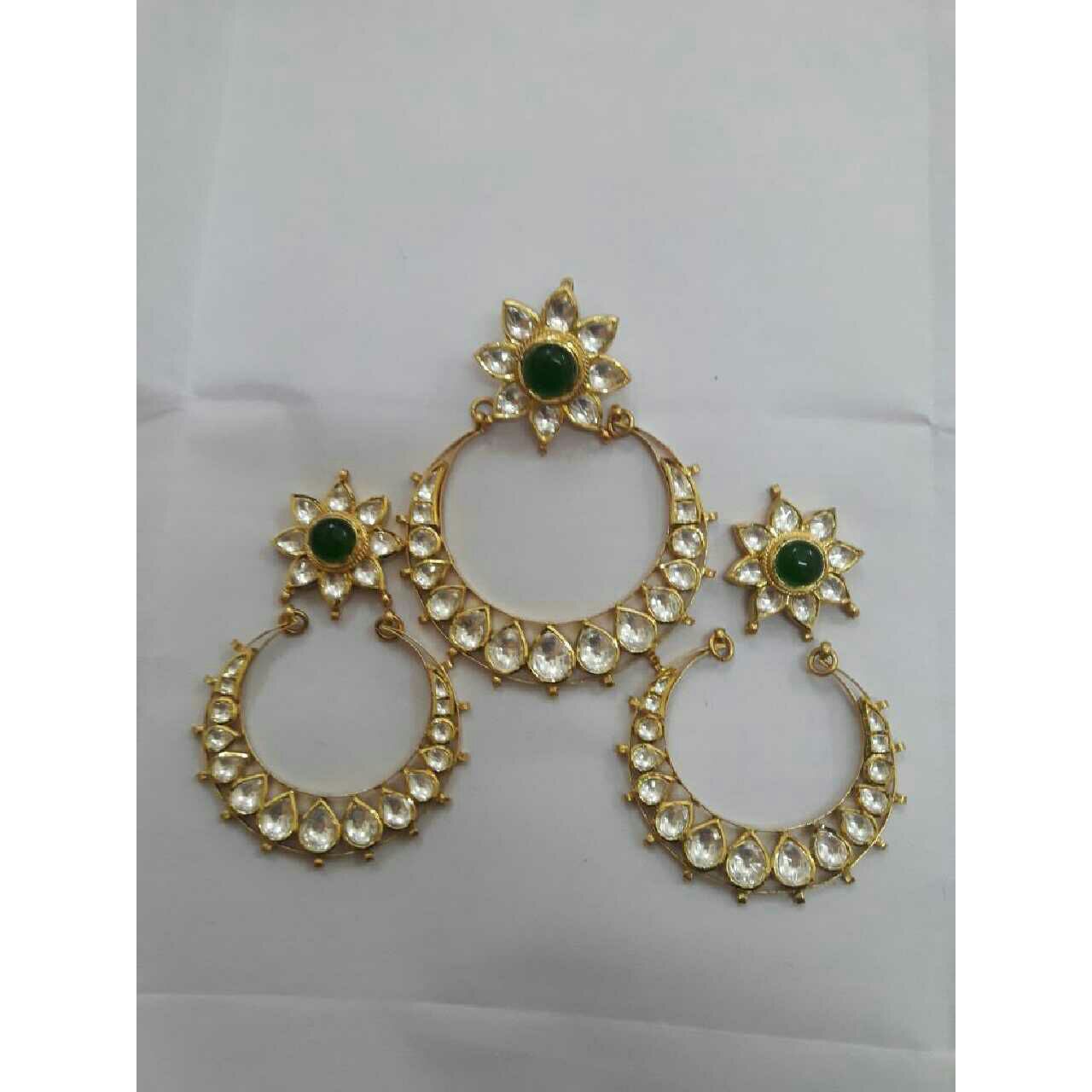 Gold Ladies Stylish Studded Earring