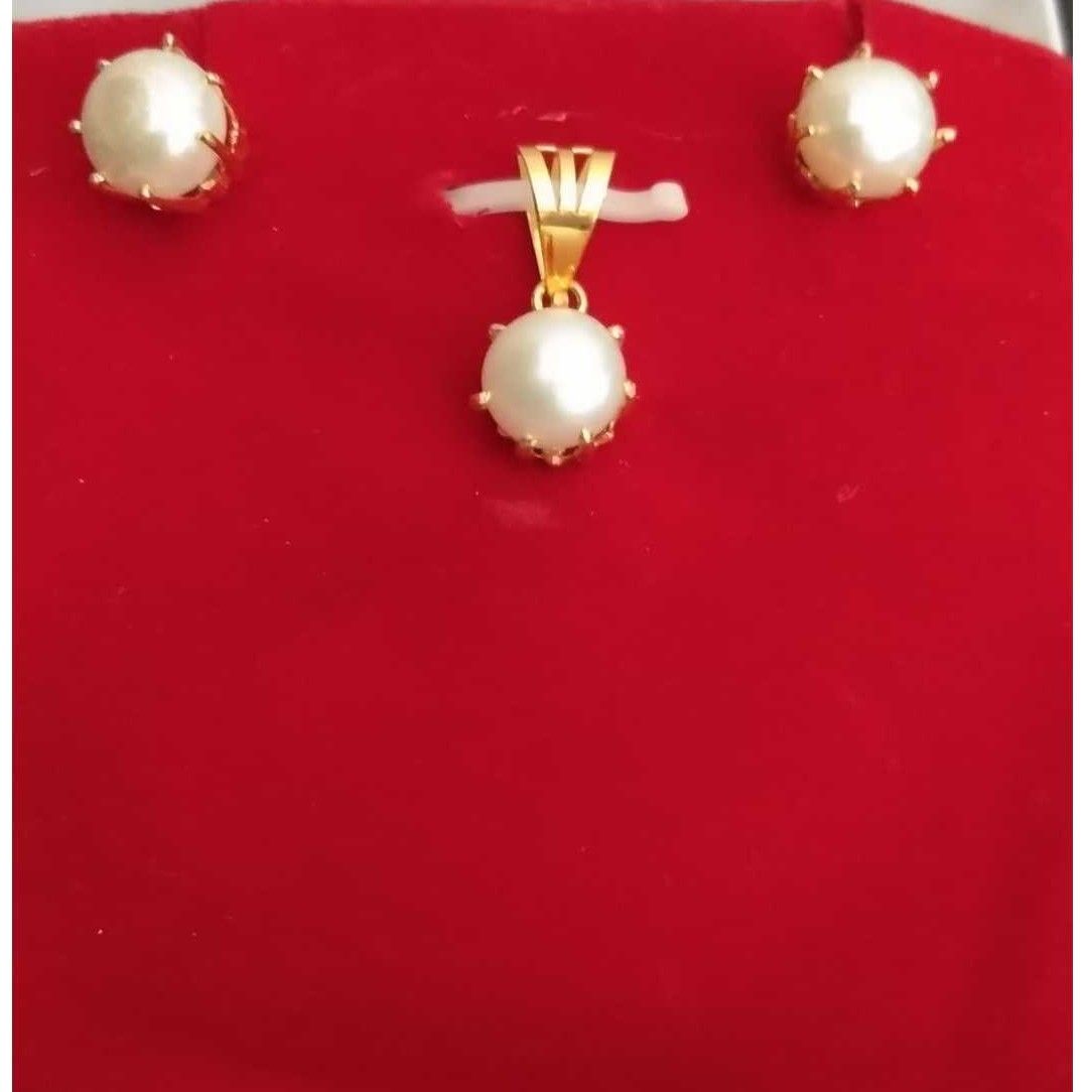 18KT Yellow Gold Ladies Casting Special Pendant Set