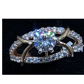 18KT Gold Ladies Diamond Studded Shiny Ring