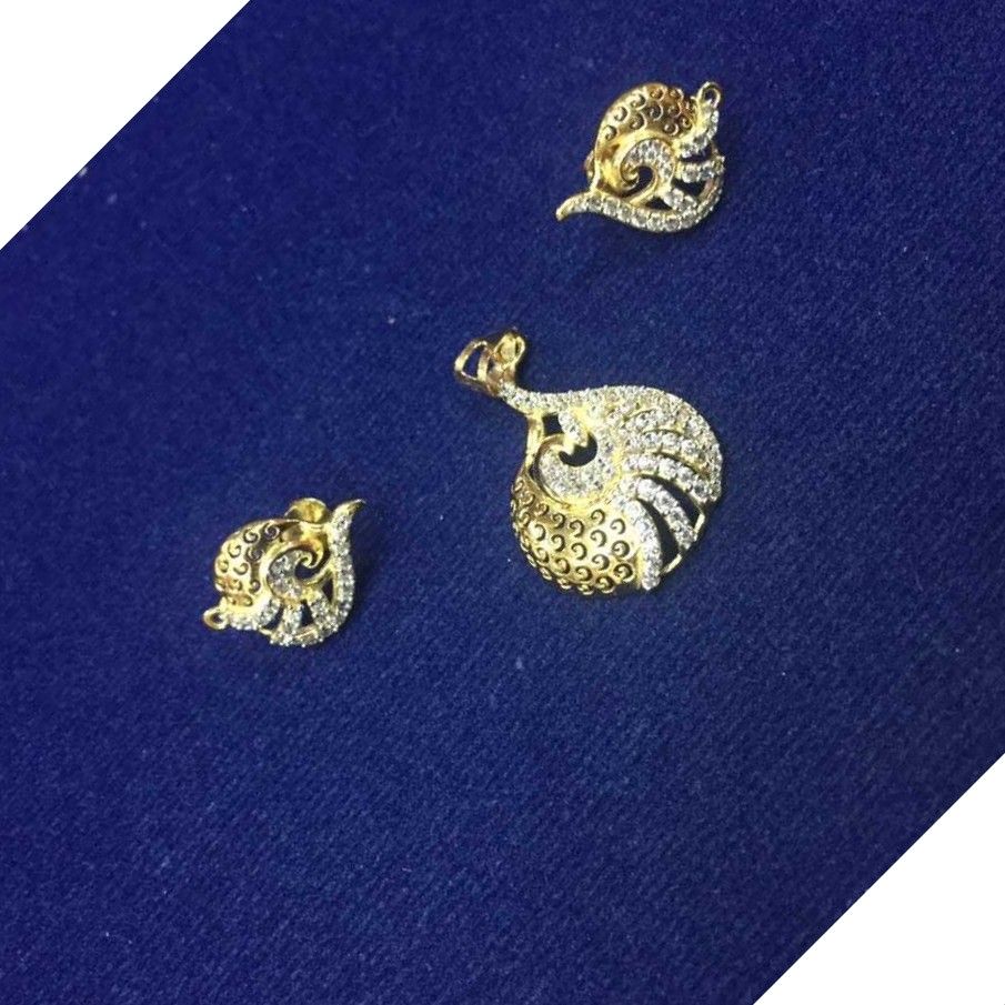 - 22K / 916 Gold Ladies Classic Italian Pendant Set