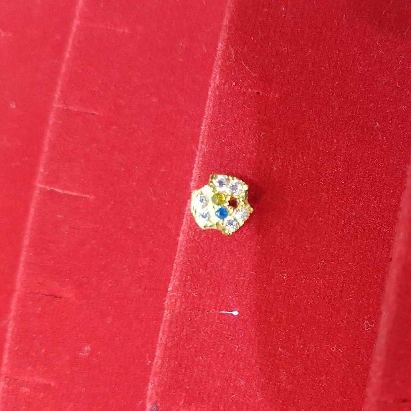 18K / 750 Gold Diamond Simple Nosepin