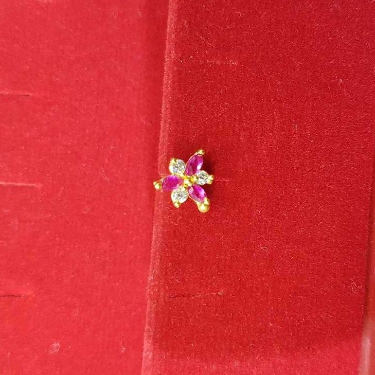 18K / 750 Gold Colored Diamond Nosepin