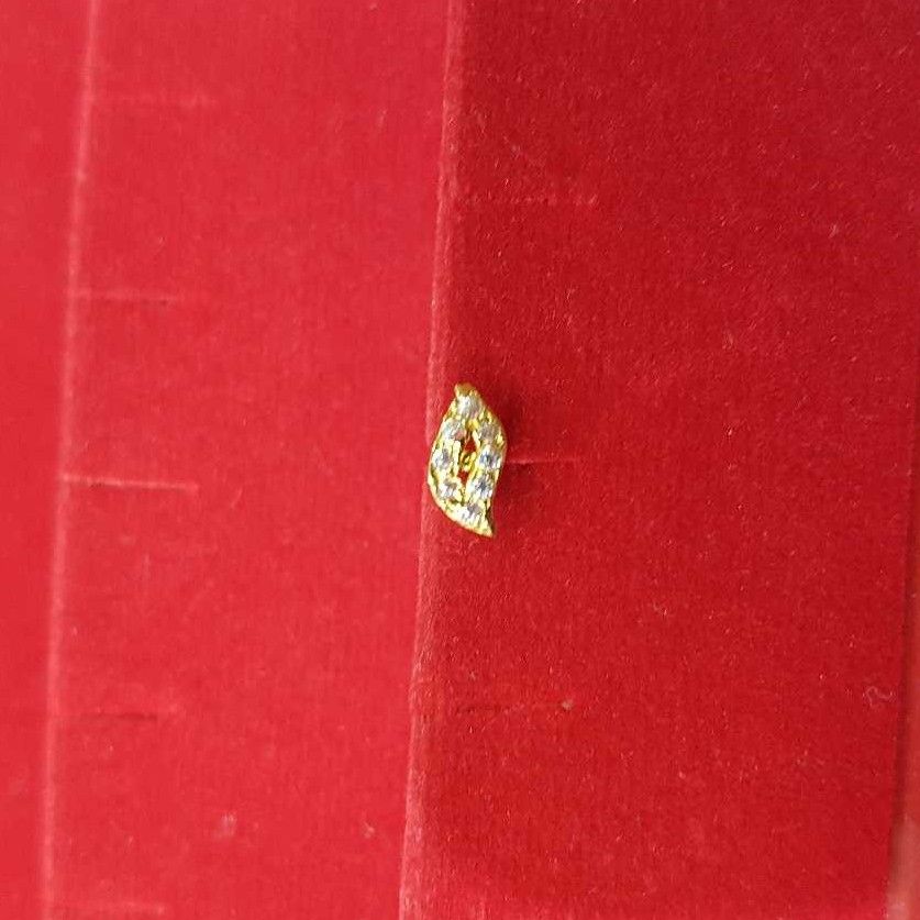 18K Gold Diamond Ladies Nosepin