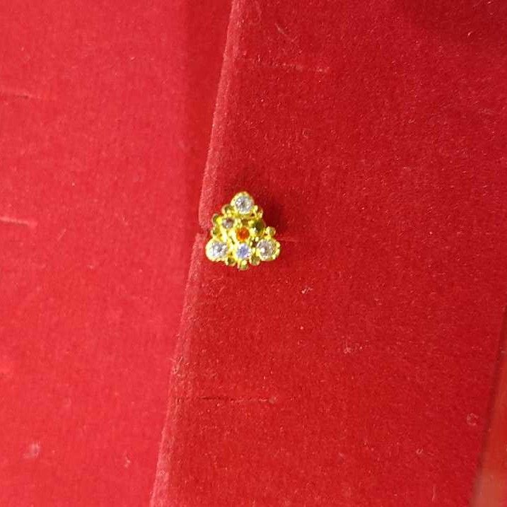 18K / 750 Gold Ladies Diamond Nosepin