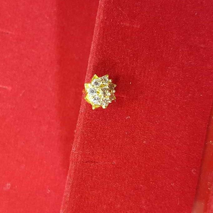 18K Gold Fancy Diamond Nosepin