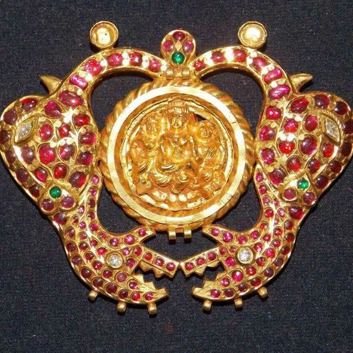 Modern Attractive Bridal Pendant