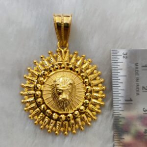 22k gold fancy  lion face pendant