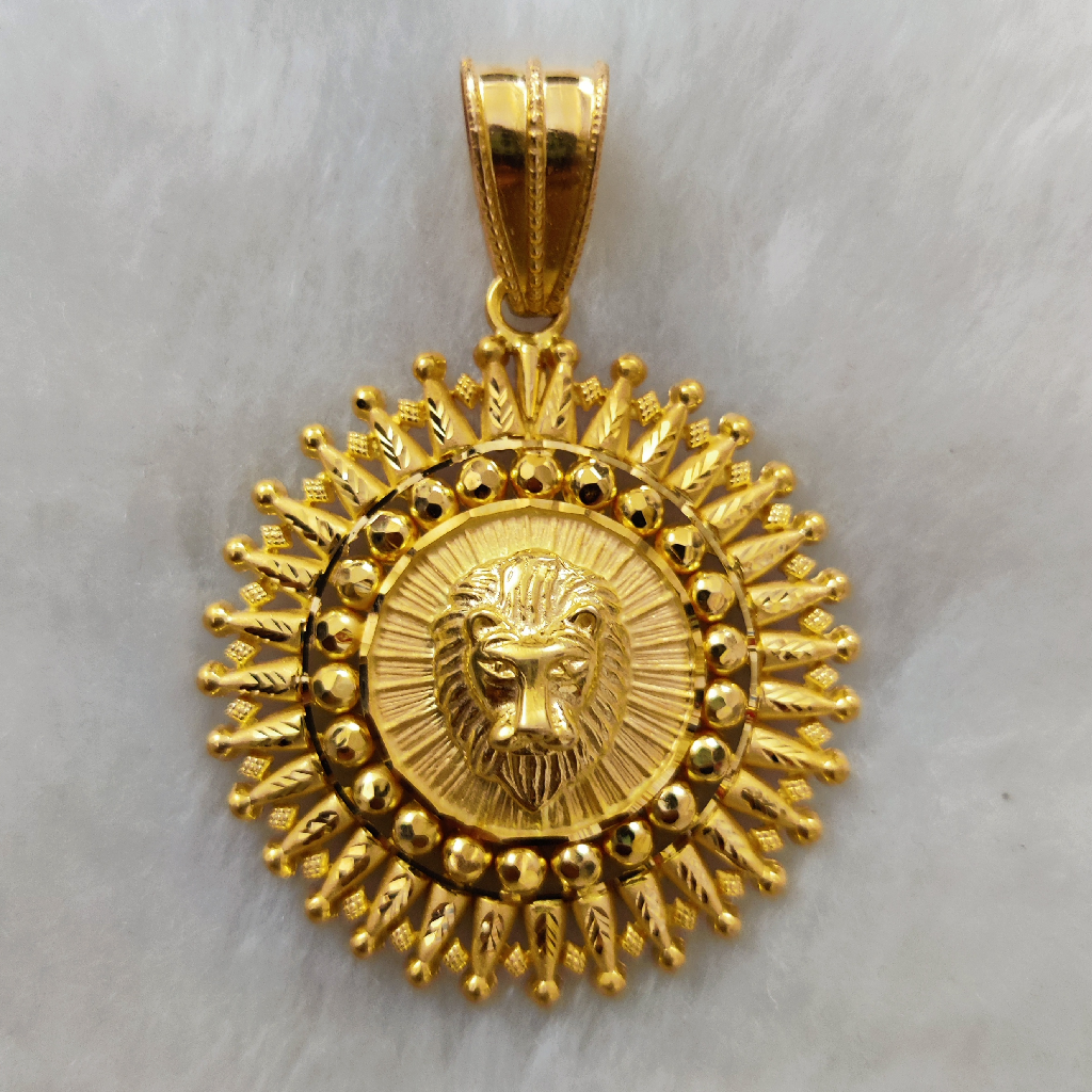 22k gold fancy  lion face pendant