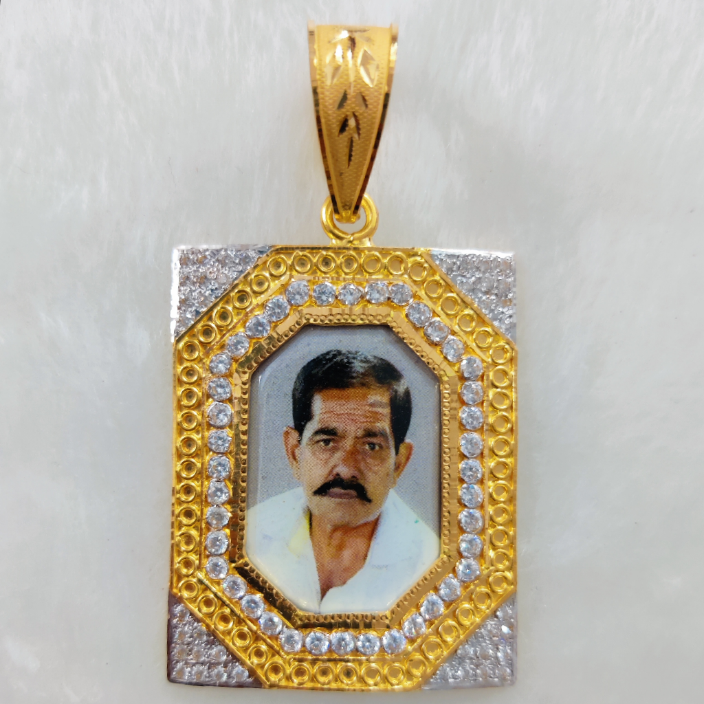 916 gold fancy gent's photo frame pendant