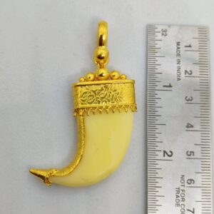 916 gold fancy gent's artificial lion nail pendant