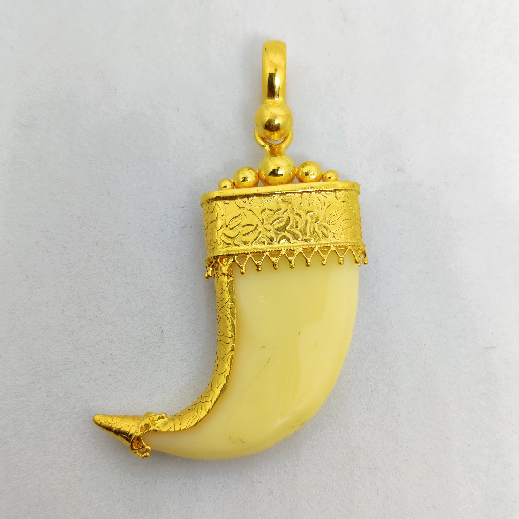 916 gold fancy gent's artificial lion nail pendant