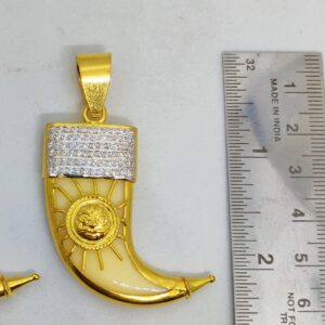 916 gold fancy artificial lion nail pendant