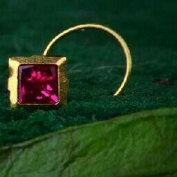 18kt Gold Designer Ladies Nosepin