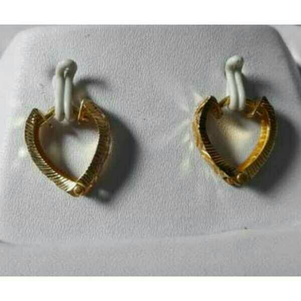 22K Gold Ladies Indian Fancy Heart Shaped Butti Yellow