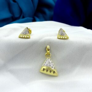 Traingal shap 22 kt gold pendant set