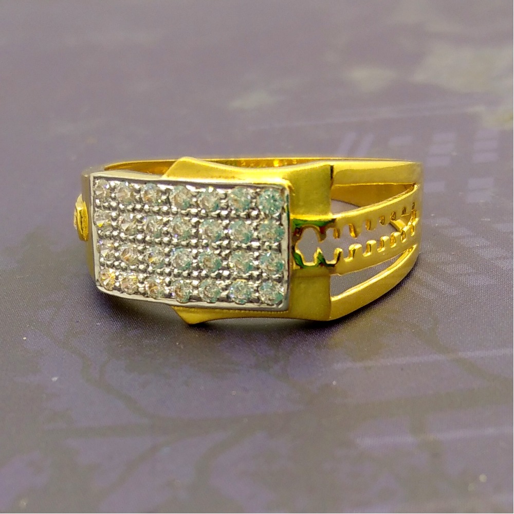 4-diamond line 22 kt gold gents ring