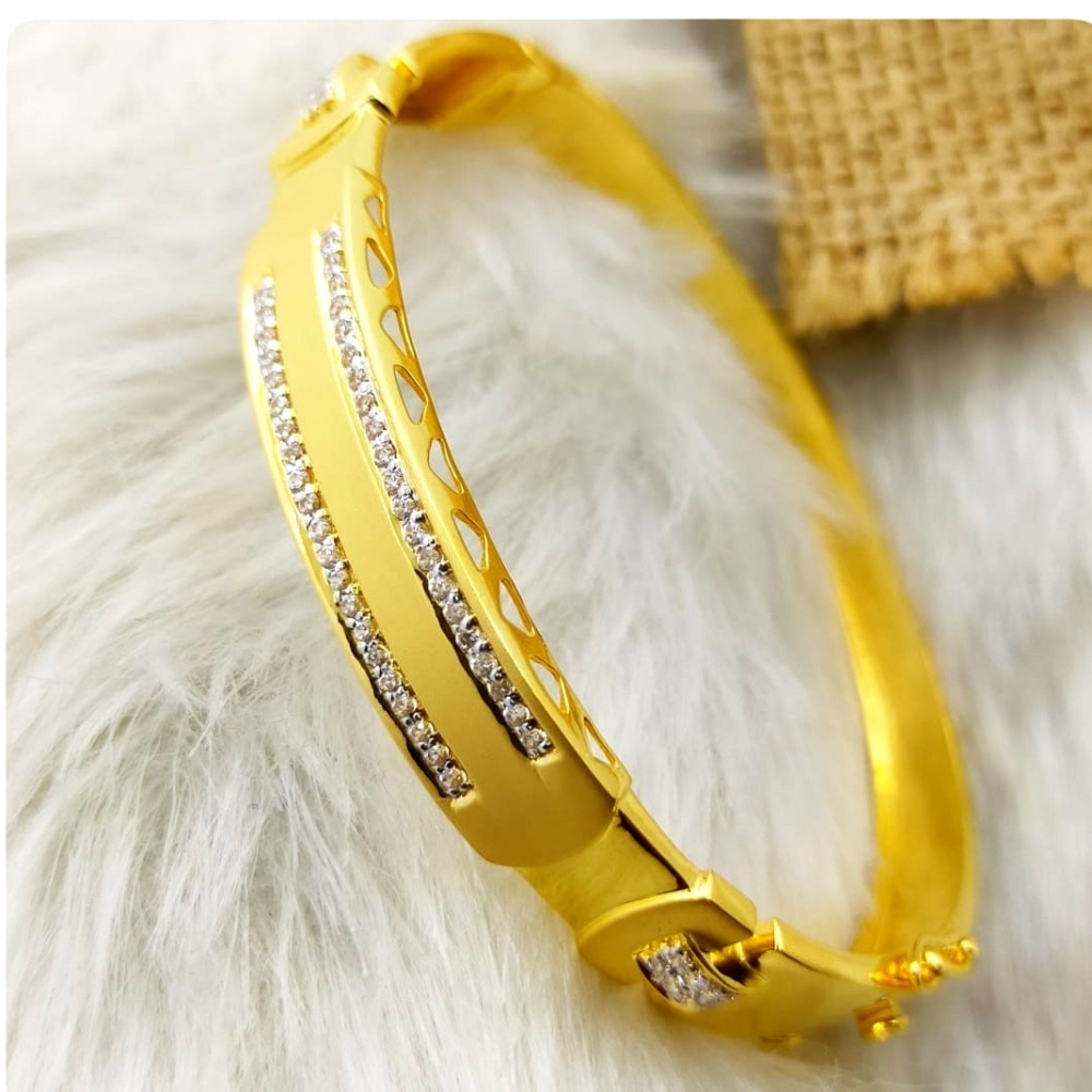 Trendy look amazing 22 kt gold gents kada