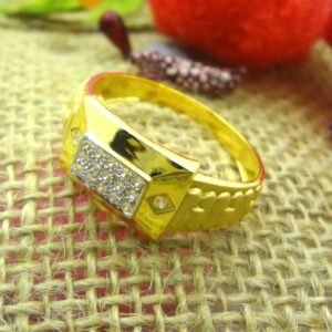 3 horizontal diamond line 22 kt gold gents ring