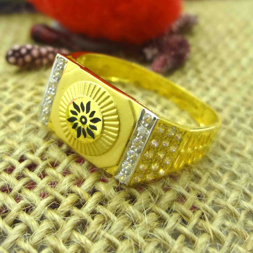 Central floral pattern mina design 22 kt gold gents ring