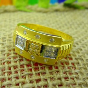 Fancy square pattern 22 kt gold gents ring
