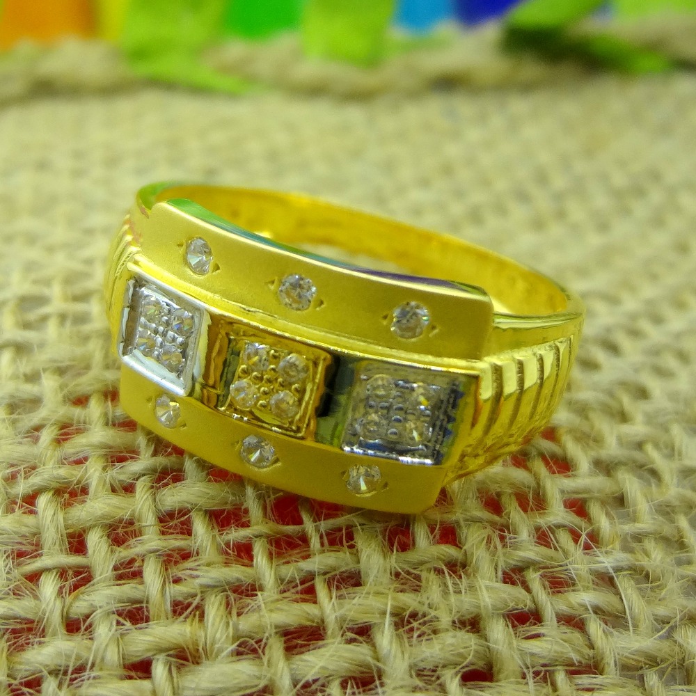 Fancy square pattern 22 kt gold gents ring