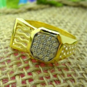 Stylish curve pattern 22 kt gold gents ring