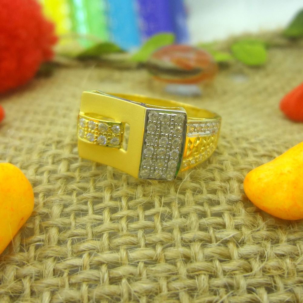Slight curve diamond line 22 kt gold gents ring