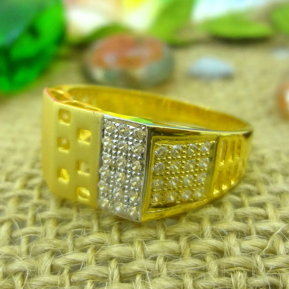 Fancy side square cut design 22 kt gold gents ring