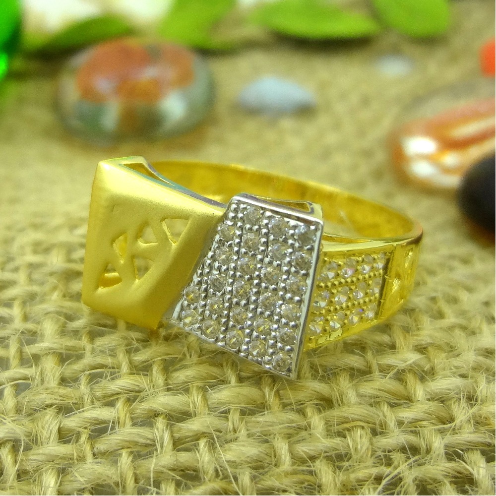 Triangle cut design 22 kt gold gents ring