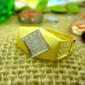 Tetragonal design 22 kt gold gents ring