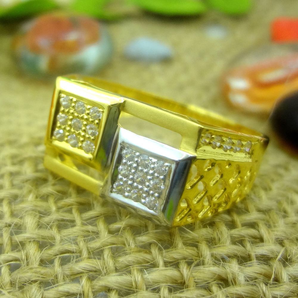2 square pattern design 22 kt gold gents ring