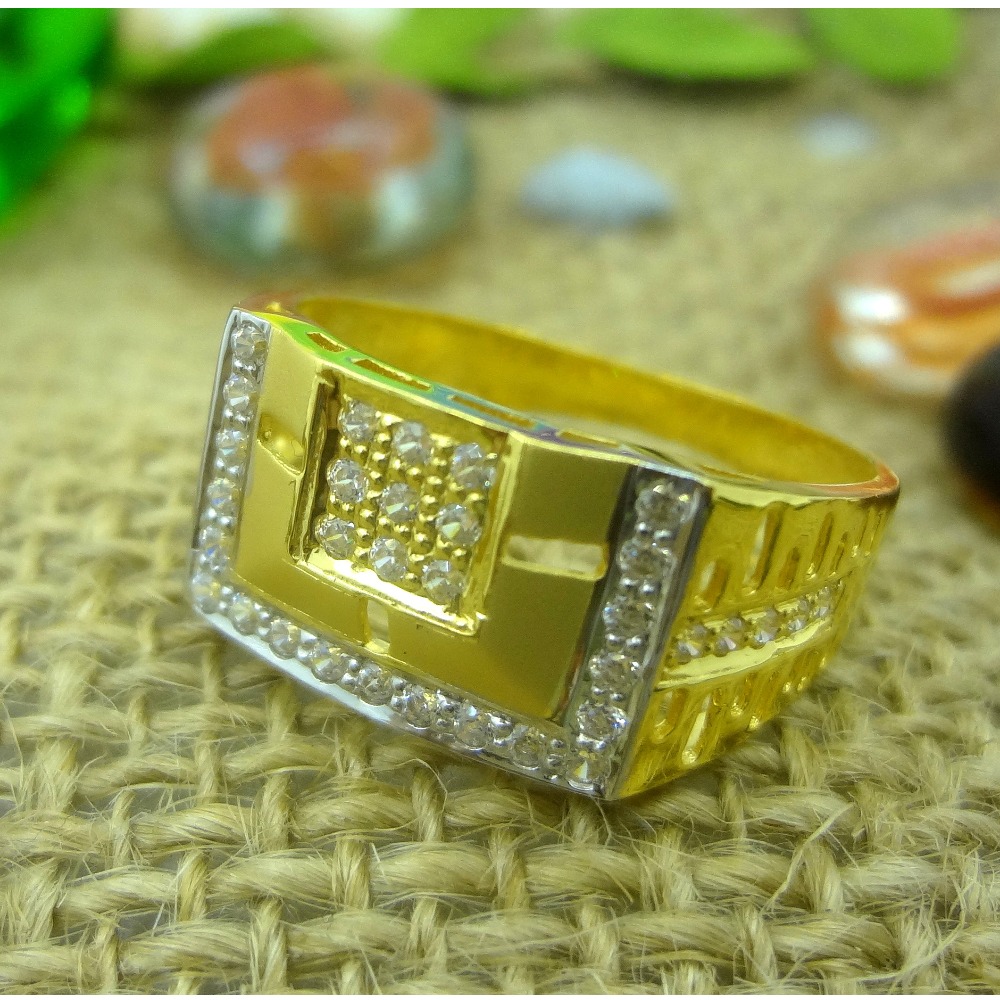Amazing side cut design 22 kt gold gents ring