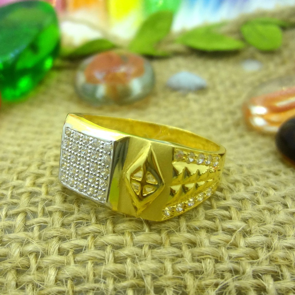 Work wear side diamond 22 kt gold gents ring