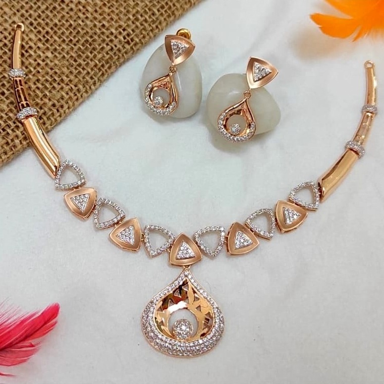 Triangle shape designer 18 kt rose gold necklace set