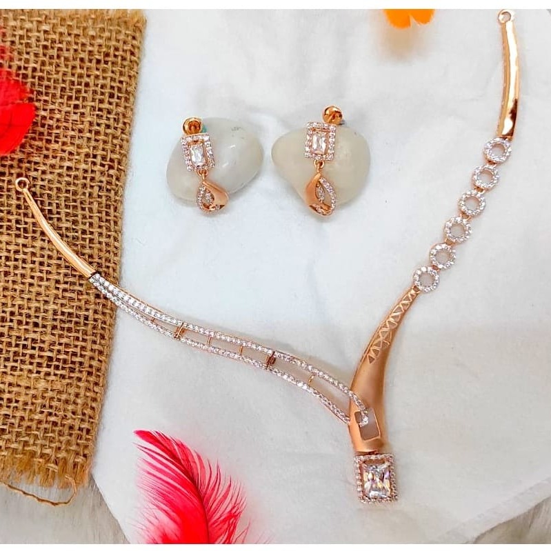 Classic single stone 18 kt rose gold handmade necklace set